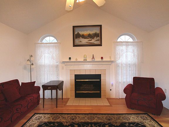 4th image of 893 Shelbourne Pl