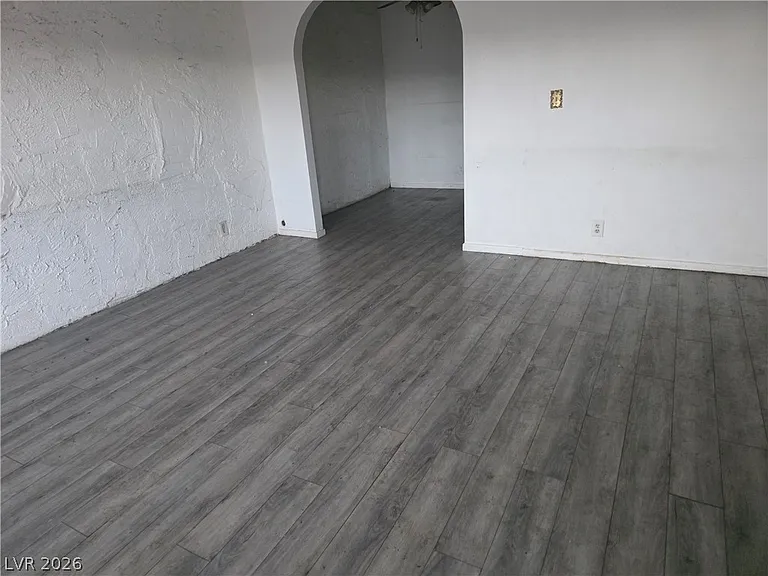 595 S Royal Crest Cir #18 — Photo 4
