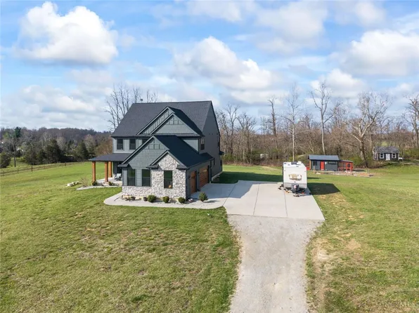 2425 Middleboro Rd, Clarksville, OH 45113