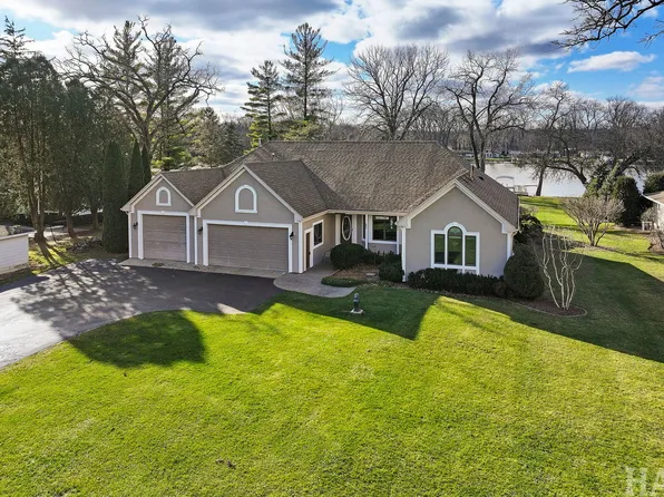 4505 Giant Oak Dr, McHenry, IL 60051