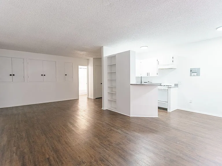 238 South Serrano Ave — Photo 13