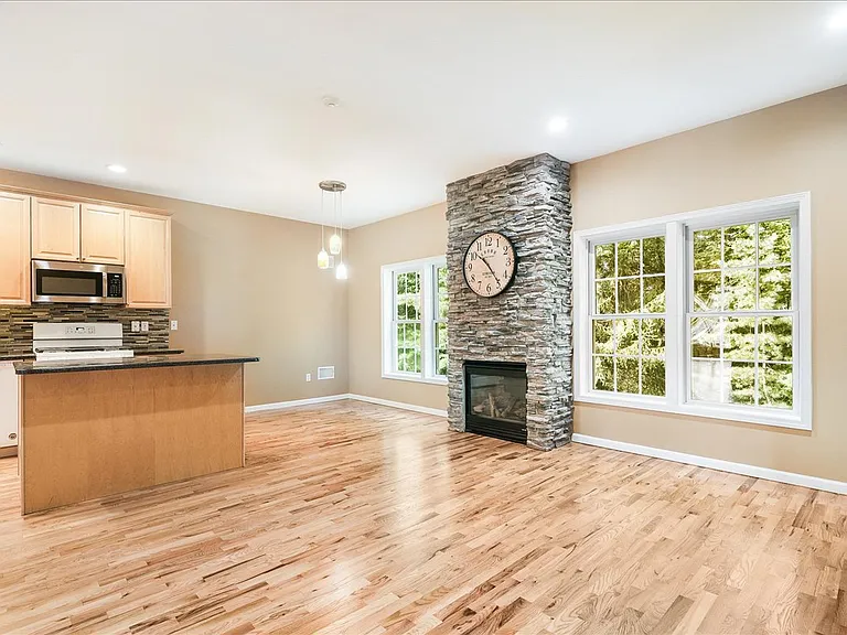 58 Alexander Ct — Photo 18