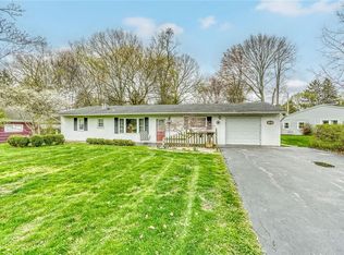 209 Ridgeview Dr, East Rochester, NY 14445