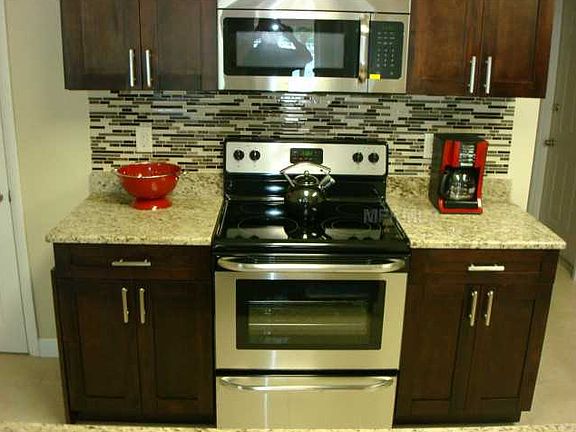 5th image of 2774 Applewood Dr