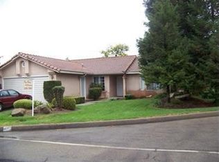 38 Daisy Ln, Sanger, CA 93657