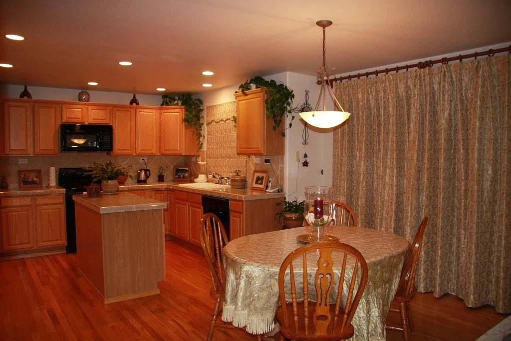 4 bed, 2.5 bath, 3097 sqft, $1,845 — Photo 3
