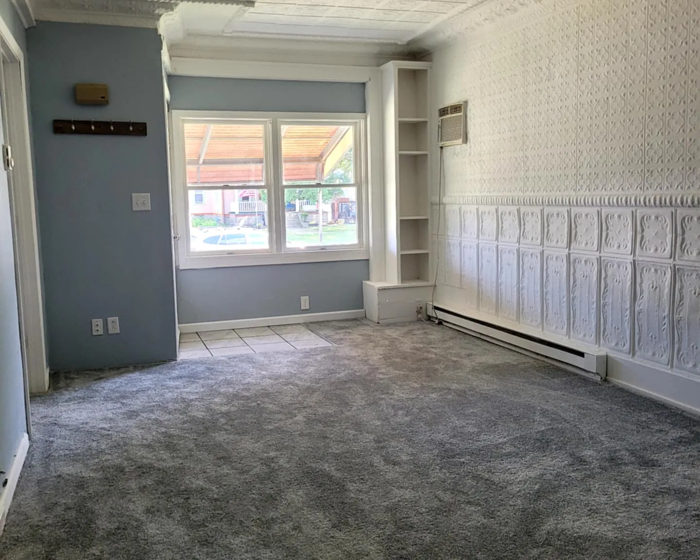3 bed, 1300 sqft, $1,400 — Photo 1