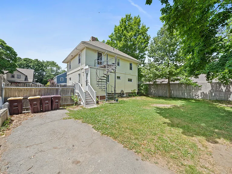 12 Rosemont Rd #1 — Photo 7