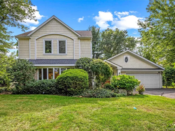 18 Locust Lane, Roslyn Heights, NY 11577