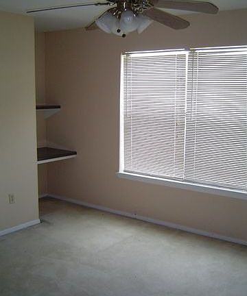 5th image of 627 Lois Ln