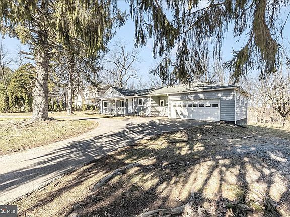 3rd image of 4814 Ridge Rd