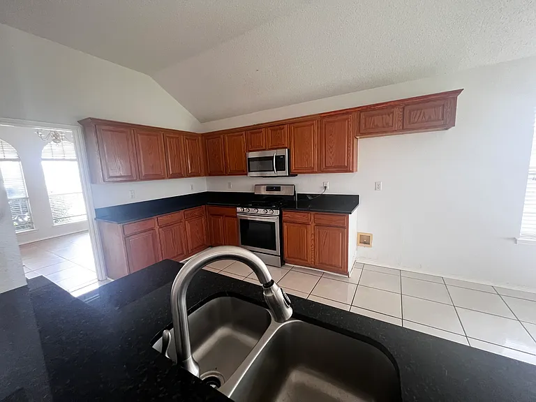 2277 Heatherdale Dr — Photo 8