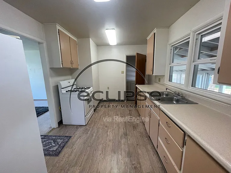 447 N 19th St — Photo 11