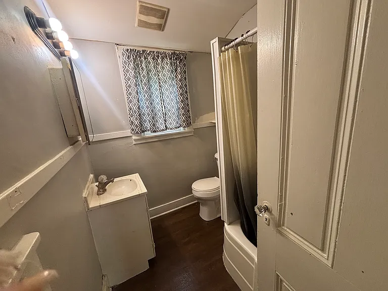 616 E Hurlbut Ave #2 — Photo 3