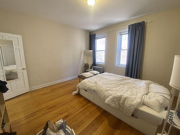 4th image of 281 Harvard St