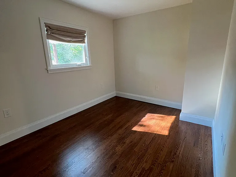 147 Lowell Ave — Photo 14