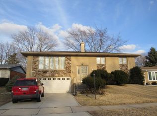 15125 Willow Ln, Oak Forest, IL