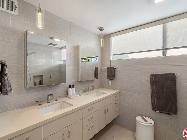 11925 Goshen Ave #4 — Photo 15