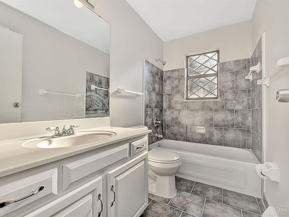 4th image of 2903 Wardall Ave