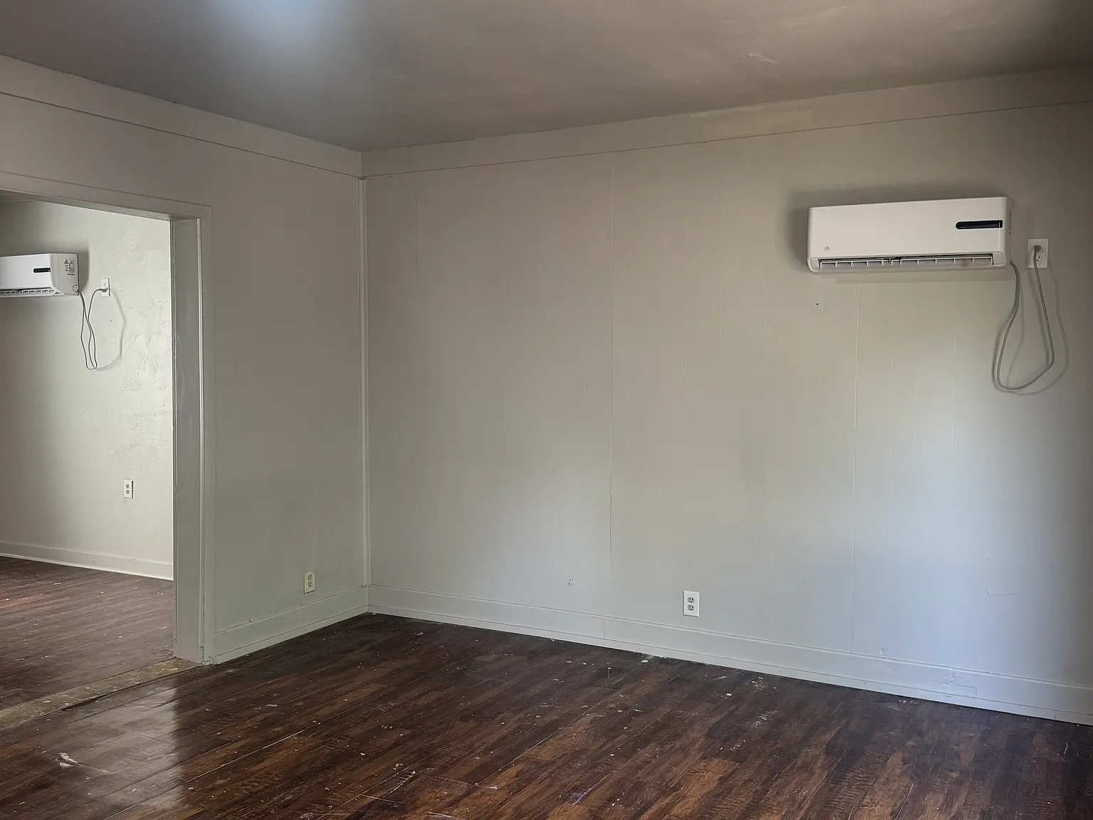4 bed, 1300 sqft, $1,300 — Photo 2