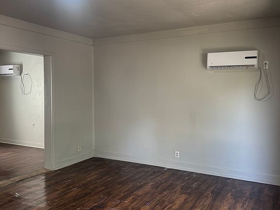2nd image of 904 N H St