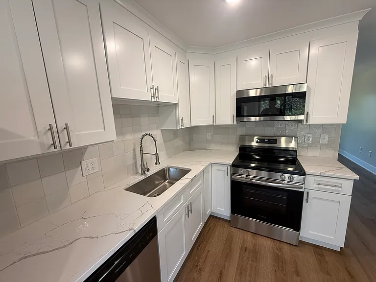1100 Camellia Dr #2 — Photo 3