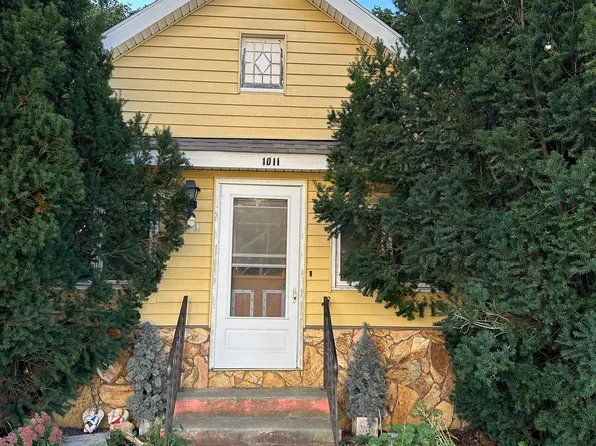 1011 Front St, Gibbon, NE 68840