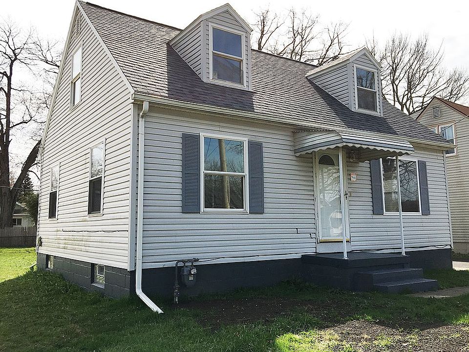 1st image of 737 Hazelwood Ave SE