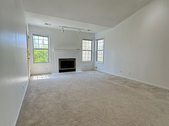 5th image of 350 Sheffield Dr