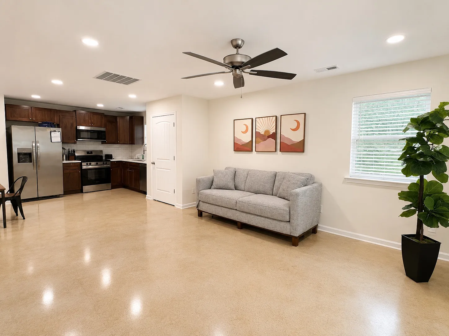6 bed, 3150 sqft, $900 — Photo 3