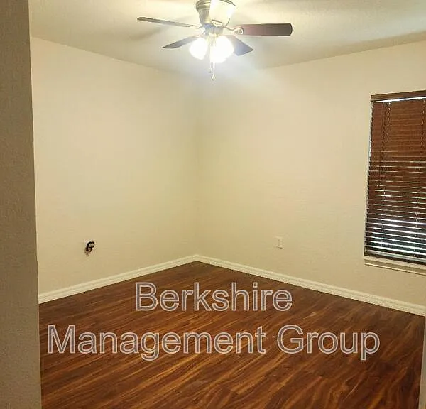2405 Avenue C SW #B — Photo 7