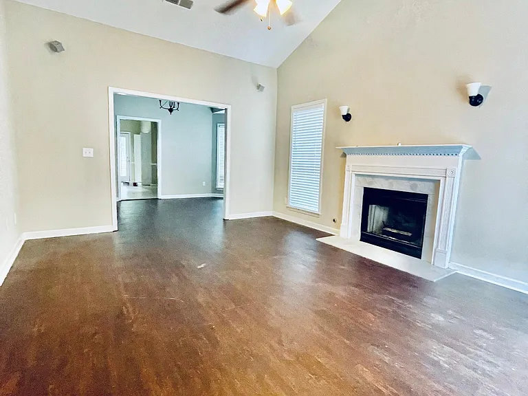 102 Frances Ln — Photo 6