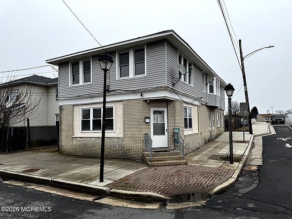 5th image of 1830 E Riverside Drive