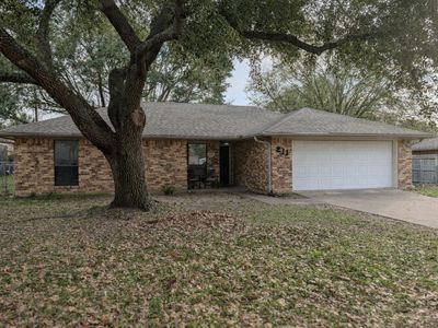 211 W McAfee Dr, Mabank, TX, 75147