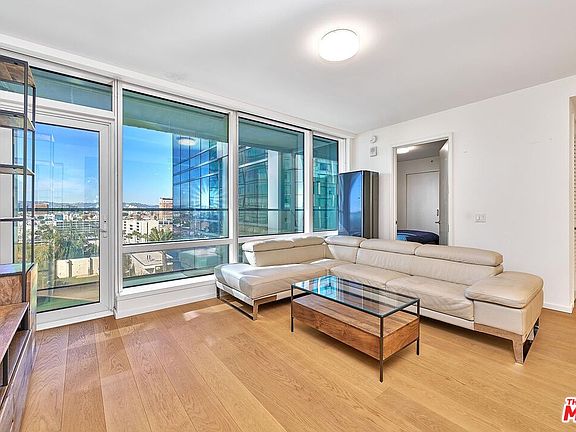 5th image of 877 Francisco St APT 1516