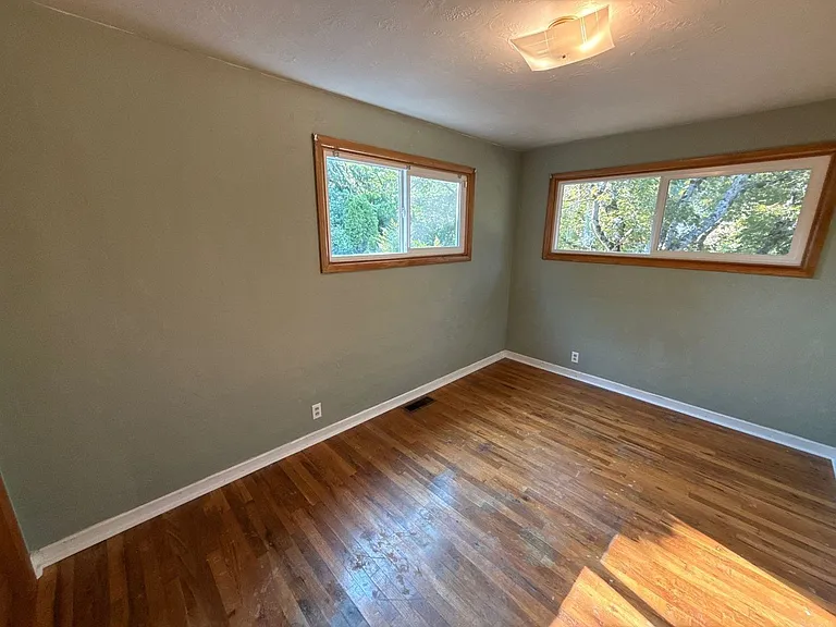 1043 Garlock St S — Photo 26