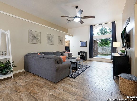 4th image of 10542 Pembriar Cir