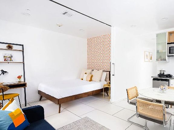 3rd image of 302 E 45th St #1