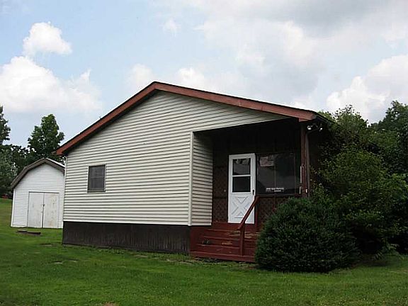 3rd image of 121 Swing Ln
