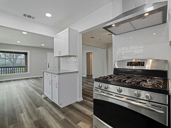 2nd image of 1607 W Middlefield Ave