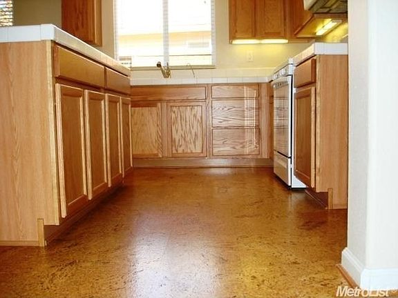 4th image of 850 Lighthouse Dr