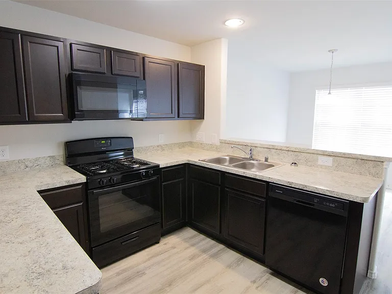 5490 Quail Cove Ln — Photo 4