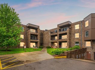 2230 Midland Grove Rd APT 207, Roseville, MN 55113