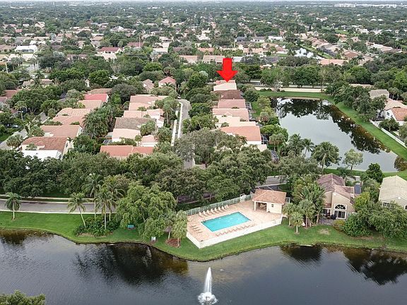 5th image of 10300 NW 11th St
