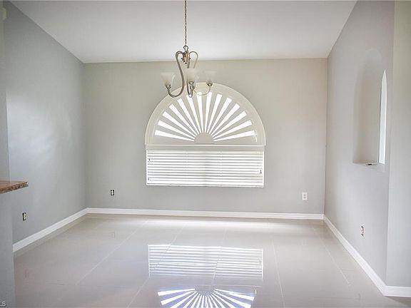 5th image of 613 Chestnut St E