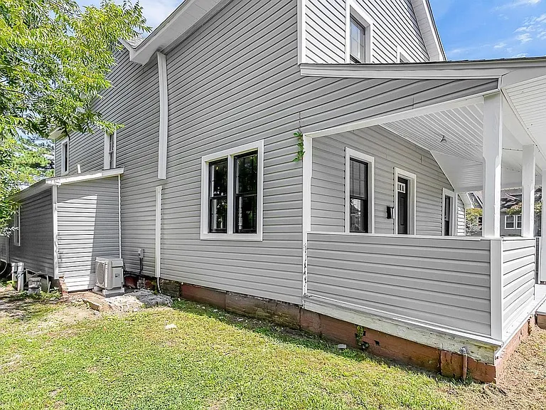 211 Walnut St — Photo 6