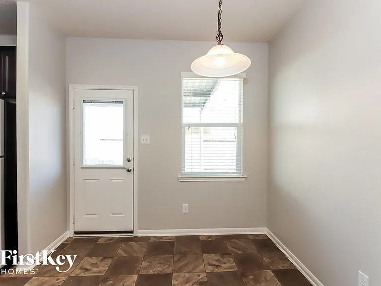 8330 Hampton Bay Dr — Photo 4