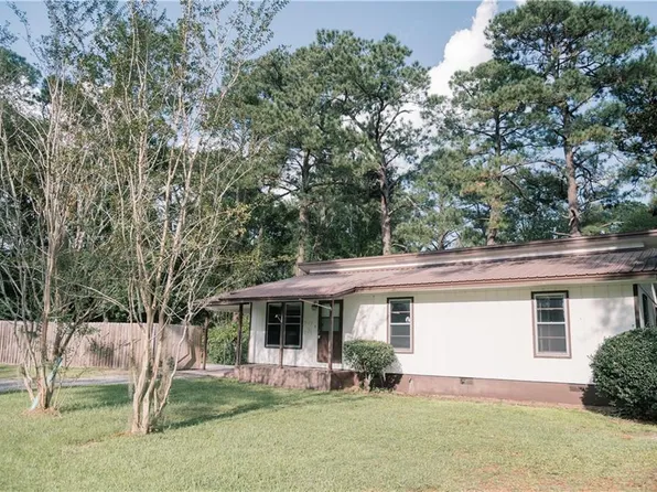 1112 N Pine St SW, Darien, GA 31305