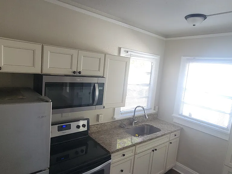 132 Arlington Ave W — Photo 6