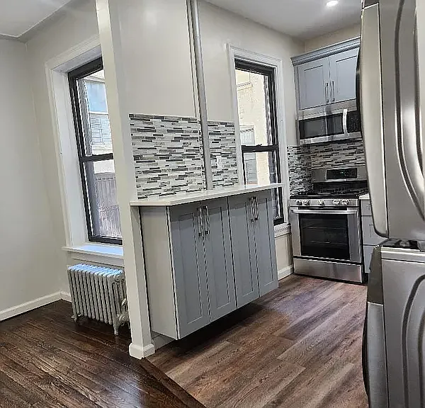 572 Maple St #1 — Photo 3